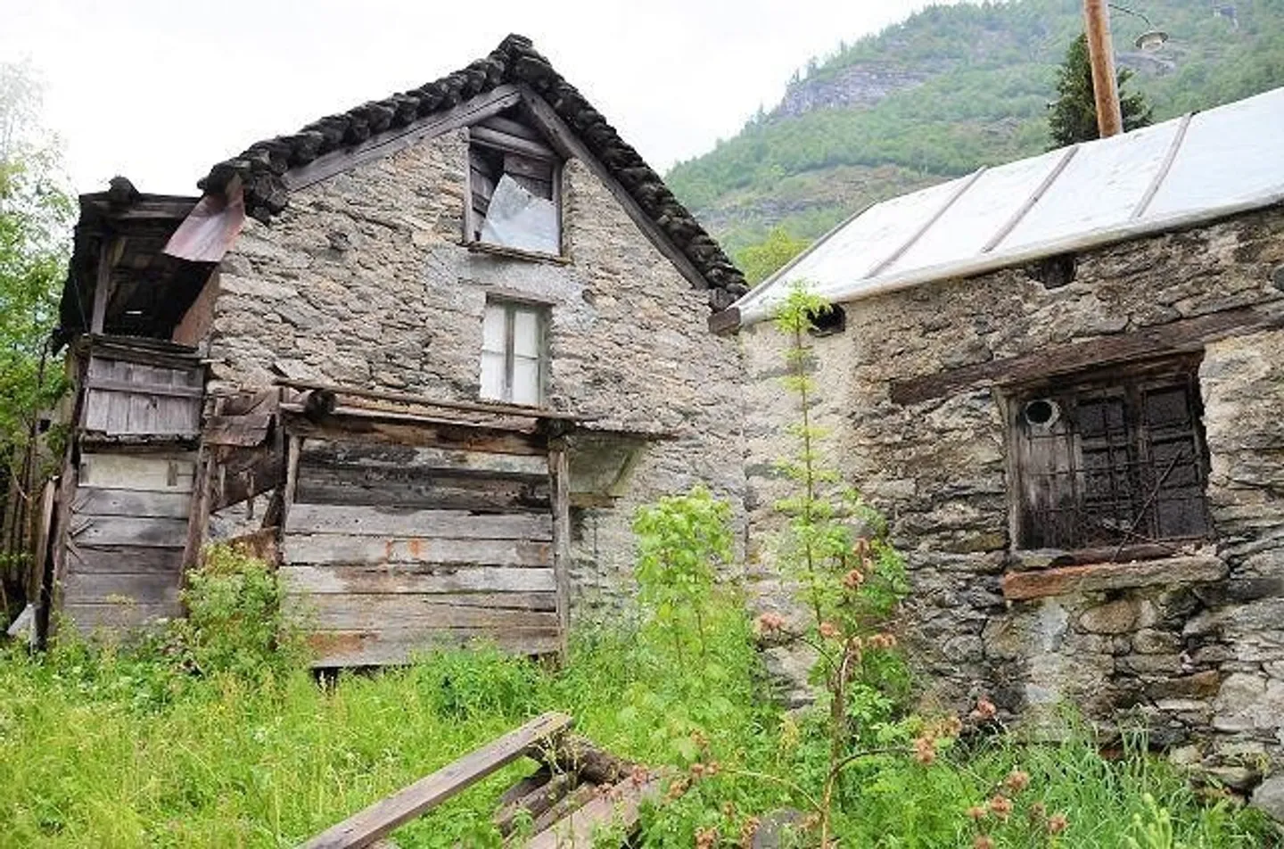 2 rustici da ristrutturare con giardino - Foto 1 di 28