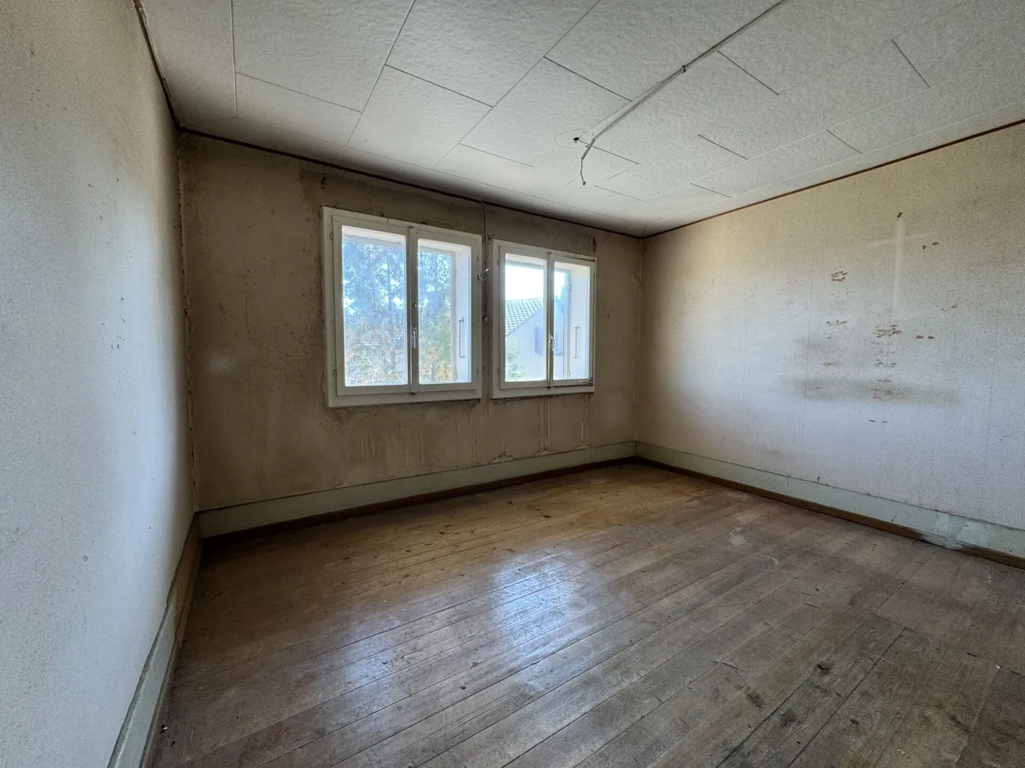 Renovation-Required Semi-Detached House - Photo 4 of 6