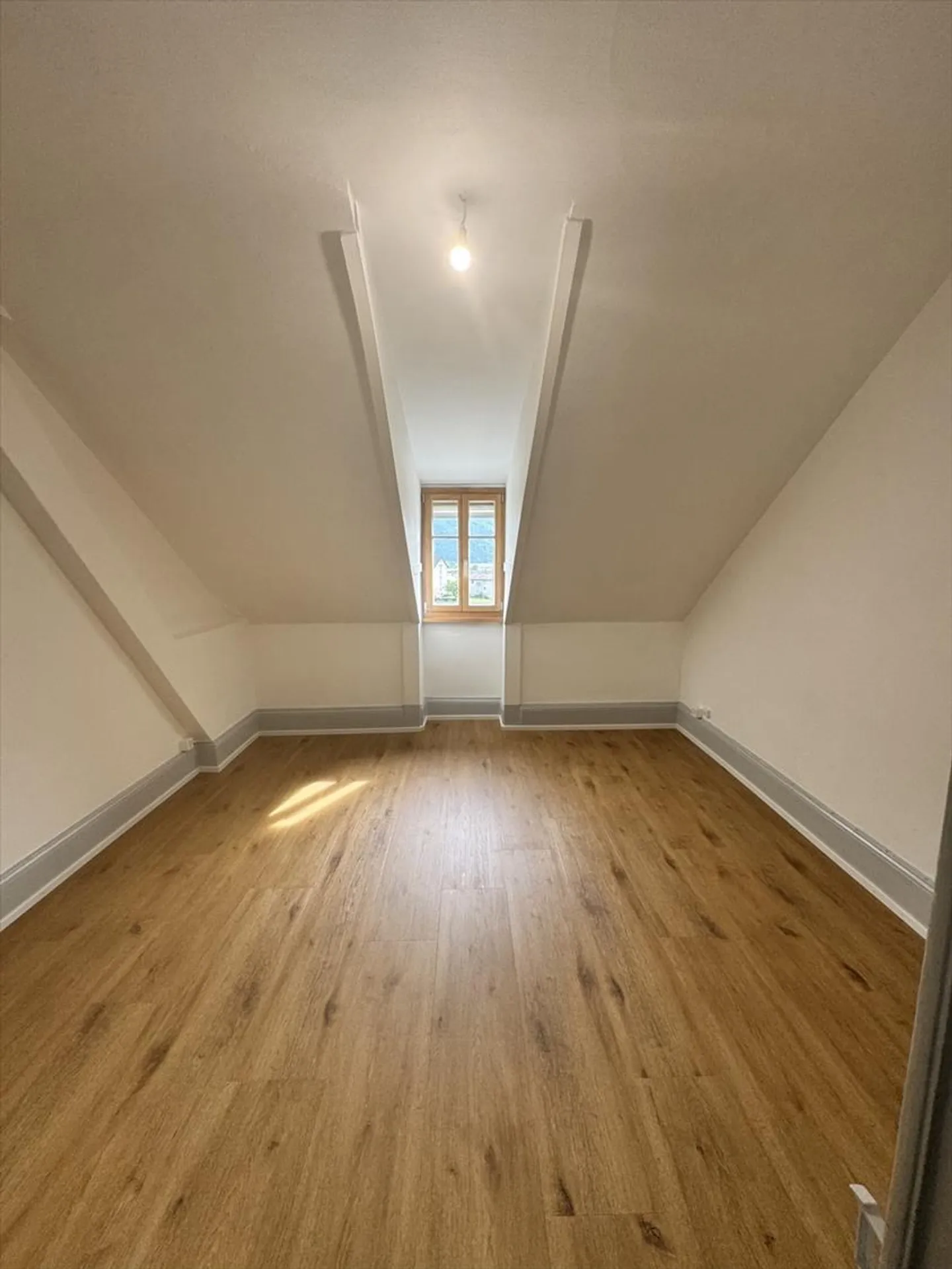 Ultimo piano 5.5 stanze - Foto 7 di 12