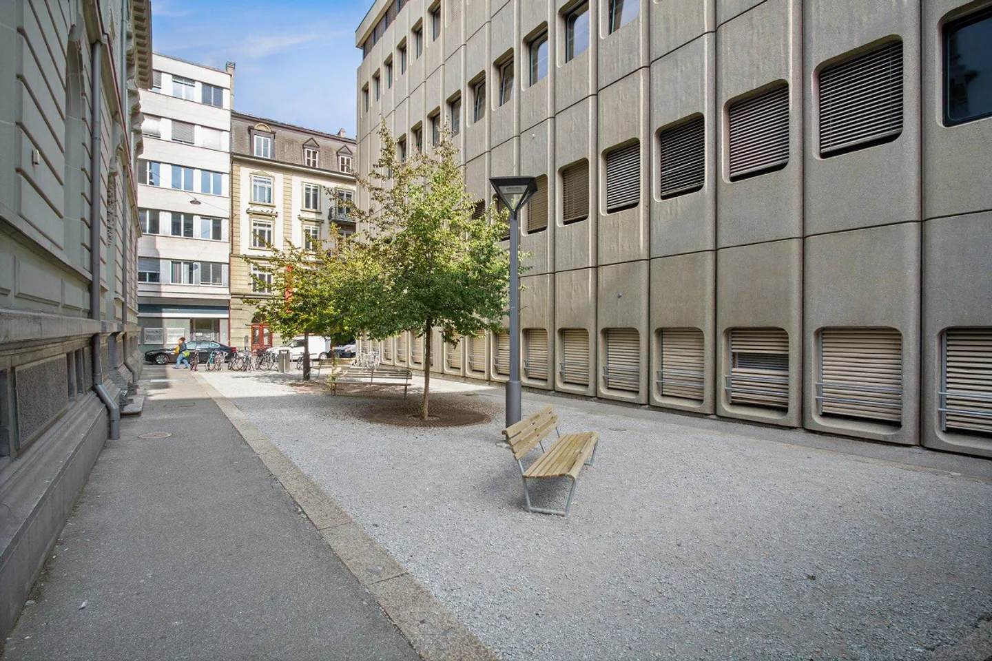 Spazi commerciali e amministrativi nel centro città - Foto 3 di 12