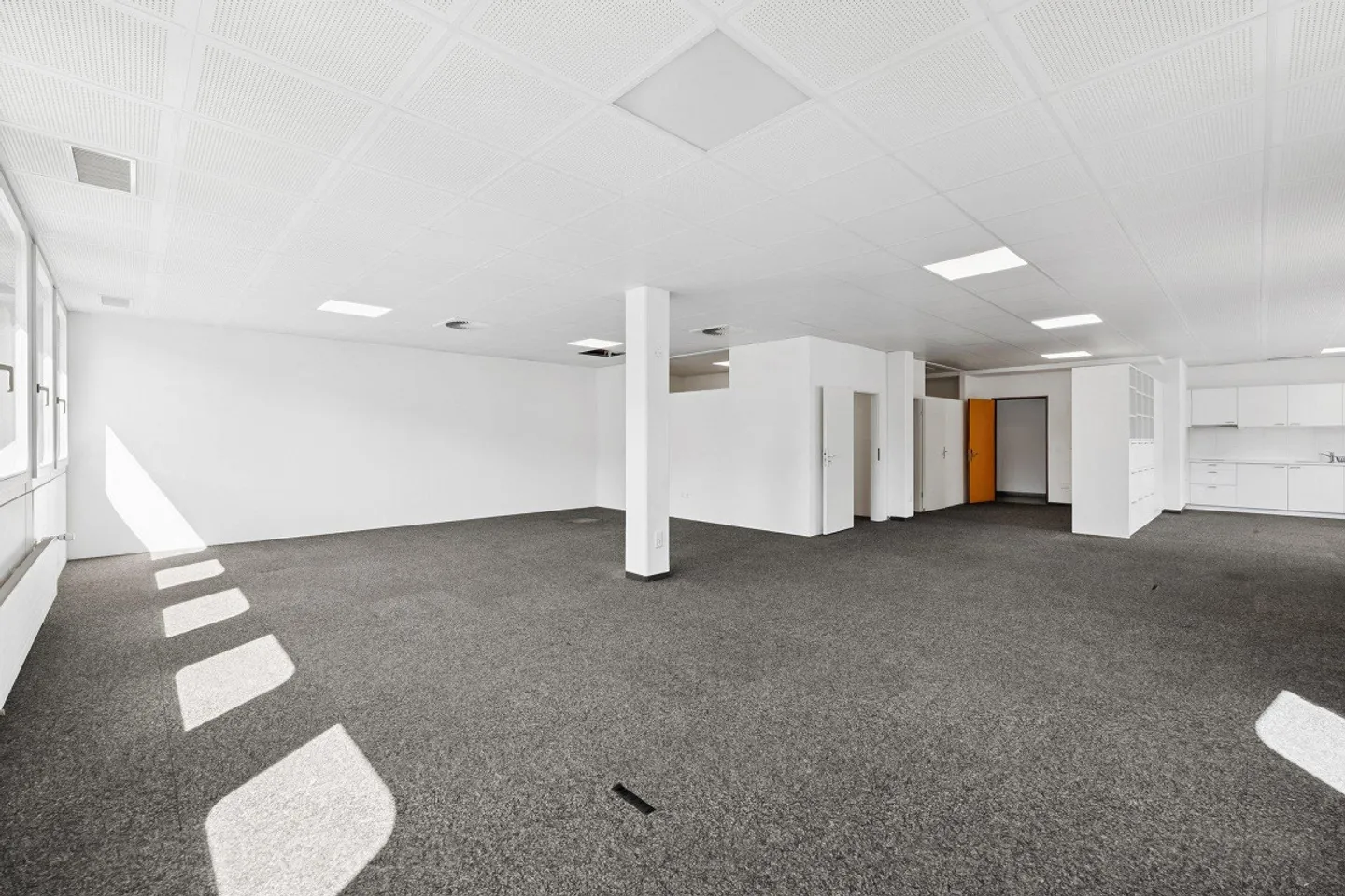 Spazi commerciali e amministrativi nel centro città - Foto 10 di 12