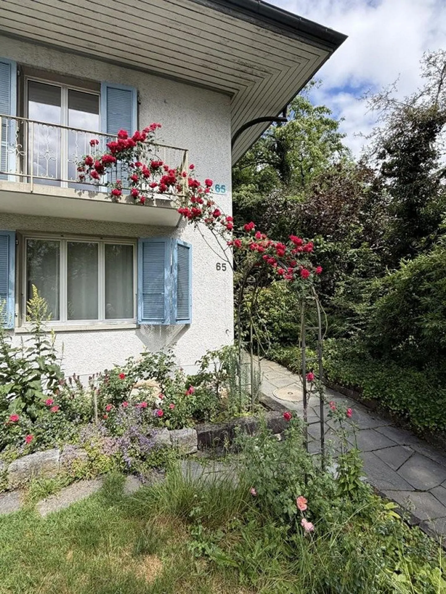 Attractive apartment in a quiet location in the popular Egghölzli - Photo 1 of 12