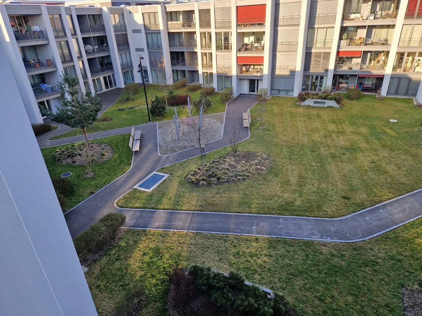 Spacious and bright 4.5 room apartment on the 4th floor - Photo 1 of 9
