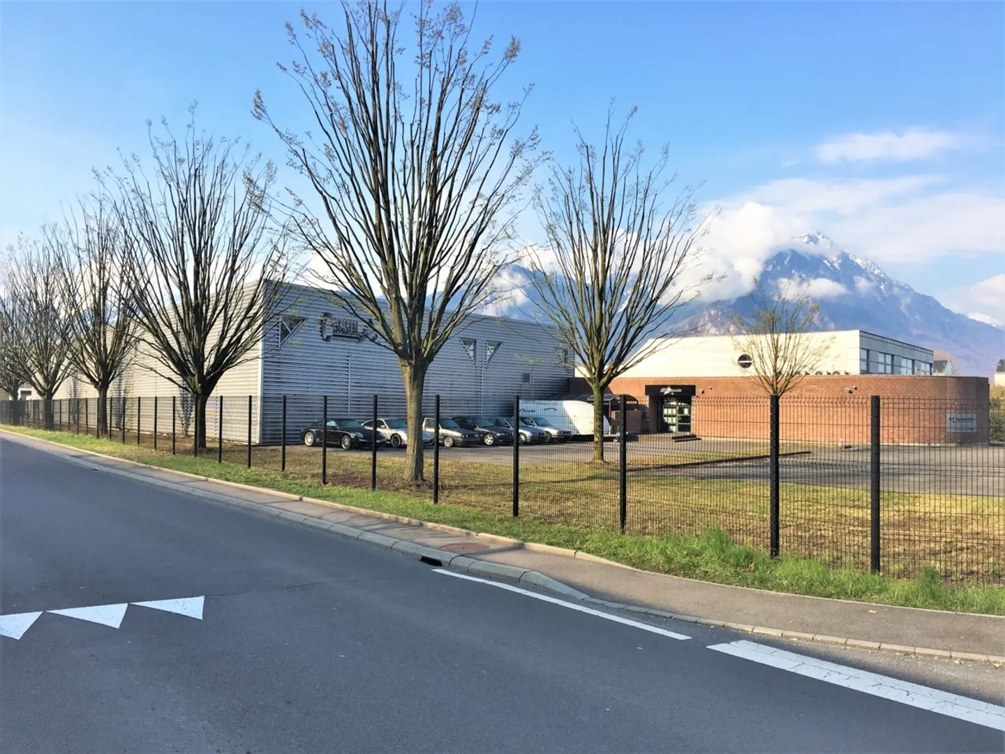 Atelier à louer - Photo 2 sur 8