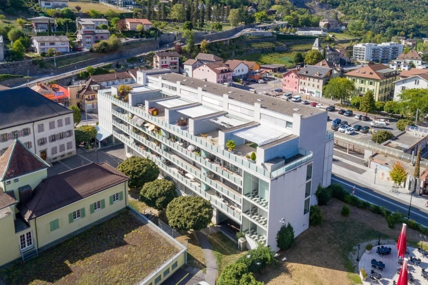 Charmante 2,5-Zimmer-Wohnung mit großem Balkon im Stadtzentrum - Foto 1 von 11