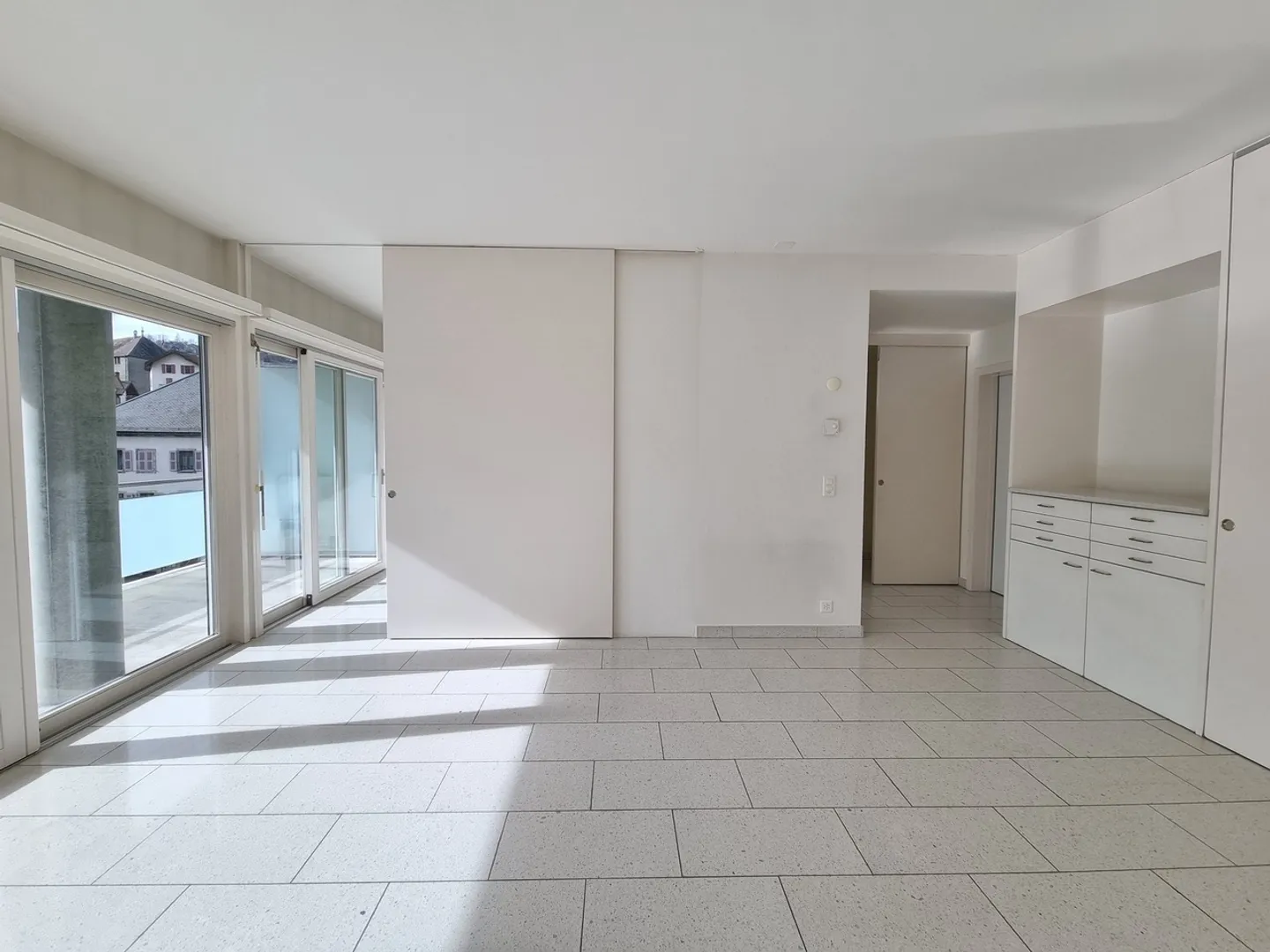 Charmante 2,5-Zimmer-Wohnung mit großem Balkon im Stadtzentrum - Foto 6 von 11