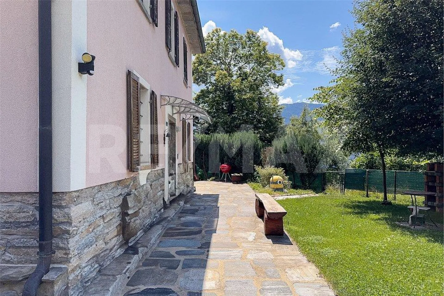 Casa familiare con giardino incantevole - Foto 11 di 13