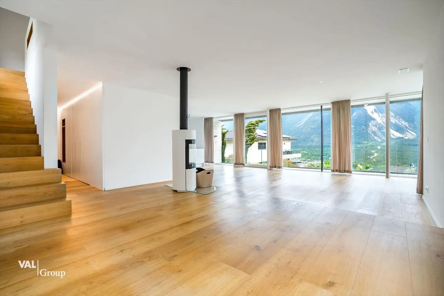 Dream Home with a View: Architecture, Quality, and Peace in Perfect Harmony - Photo 2 of 13