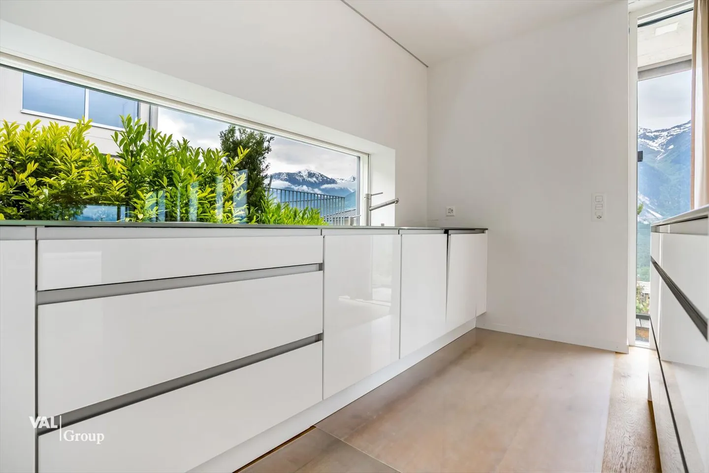 Dream Home with a View: Architecture, Quality, and Peace in Perfect Harmony - Photo 5 of 13
