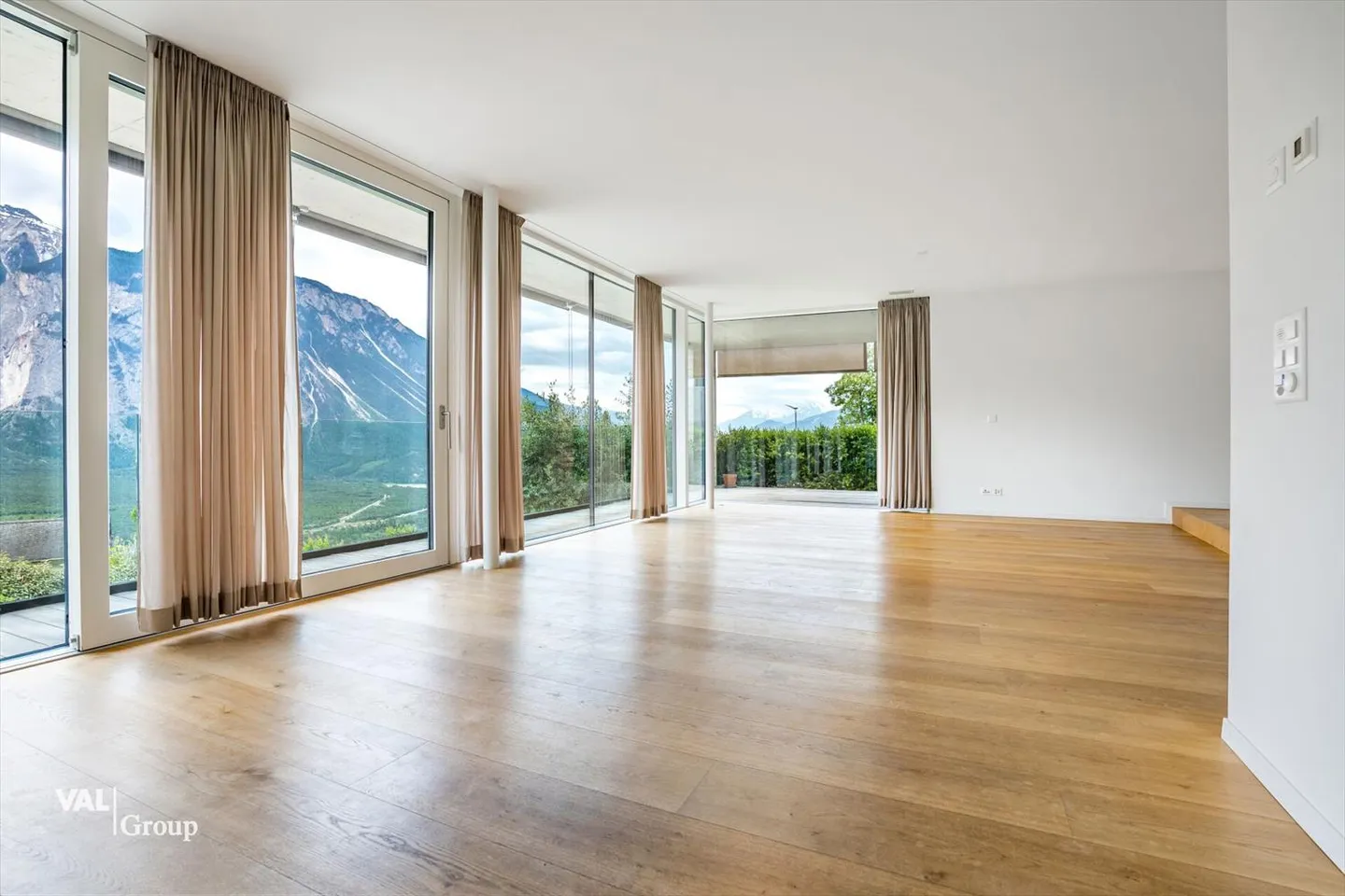 Dream Home with a View: Architecture, Quality, and Peace in Perfect Harmony - Photo 6 of 13