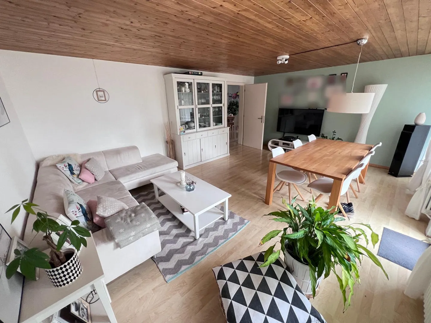 Room in shared apartment with private bathroom, balcony & garden near Winterthur - Photo 5 of 10