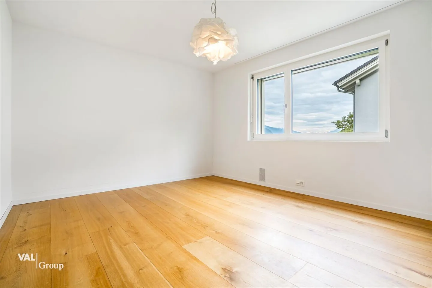 Dream Home with a View: Architecture, Quality, and Peace in Perfect Harmony - Photo 10 of 13