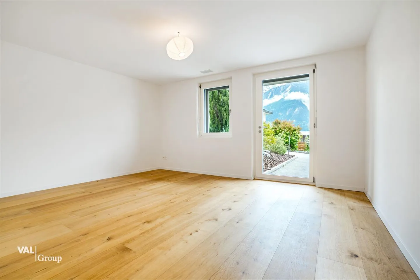 Dream Home with a View: Architecture, Quality, and Peace in Perfect Harmony - Photo 11 of 13