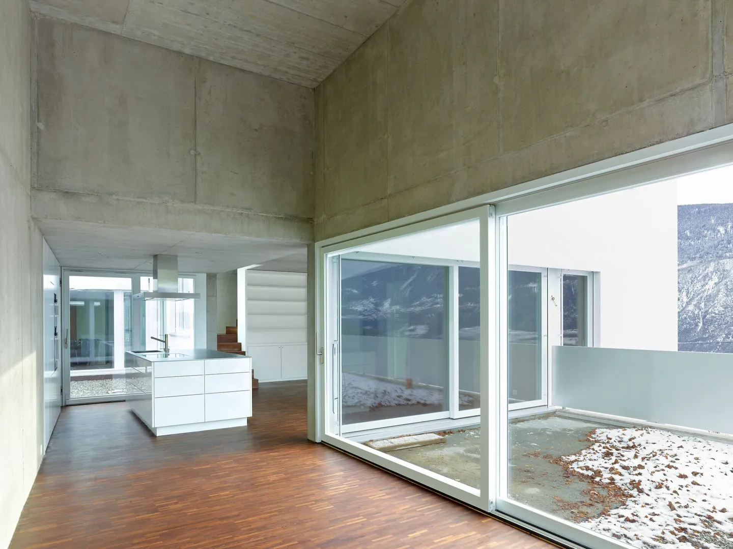 Villa d'Architetto a Venthône - Foto 3 di 12