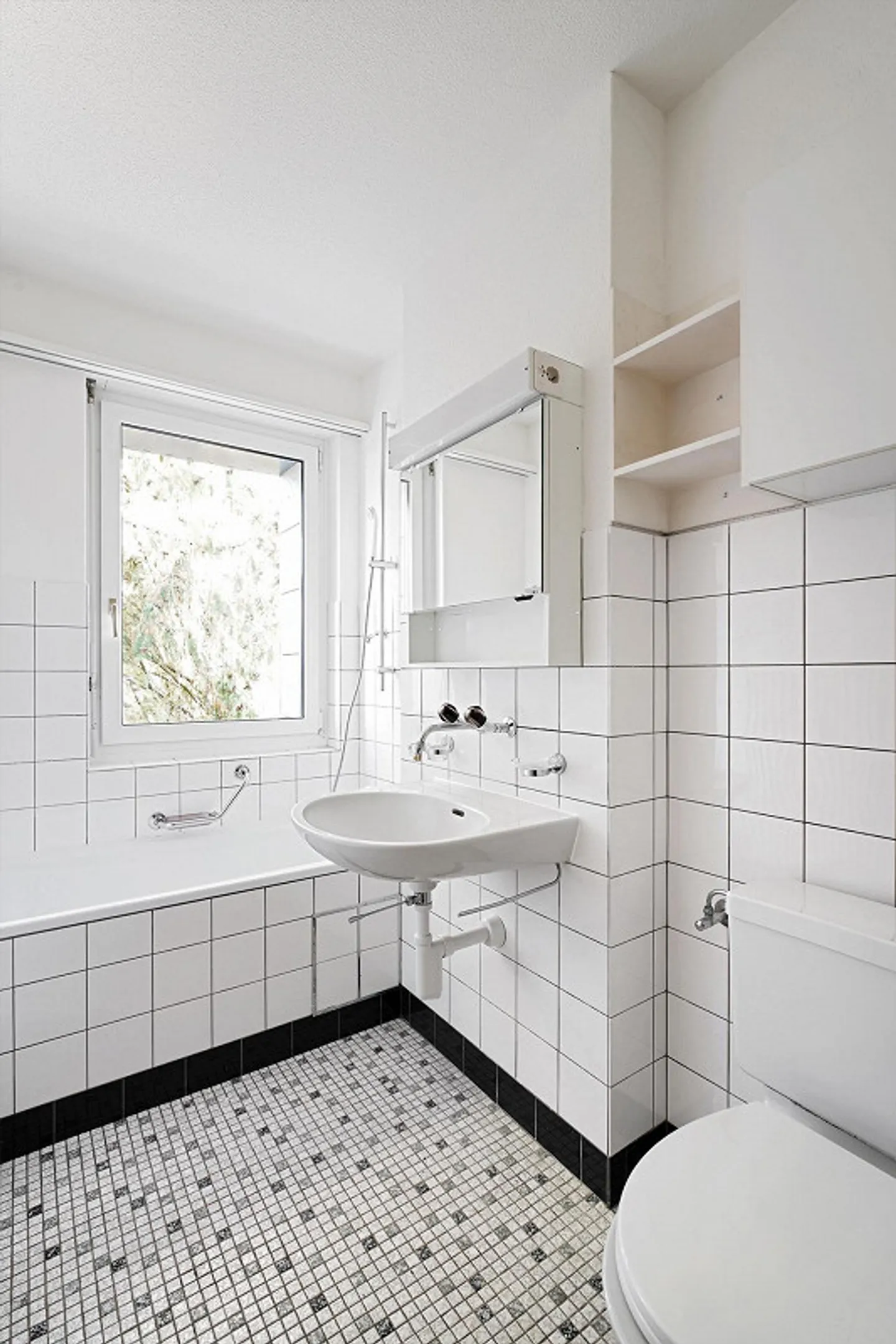 Cozy Studio Near Kantonsspital - Photo 3 of 4