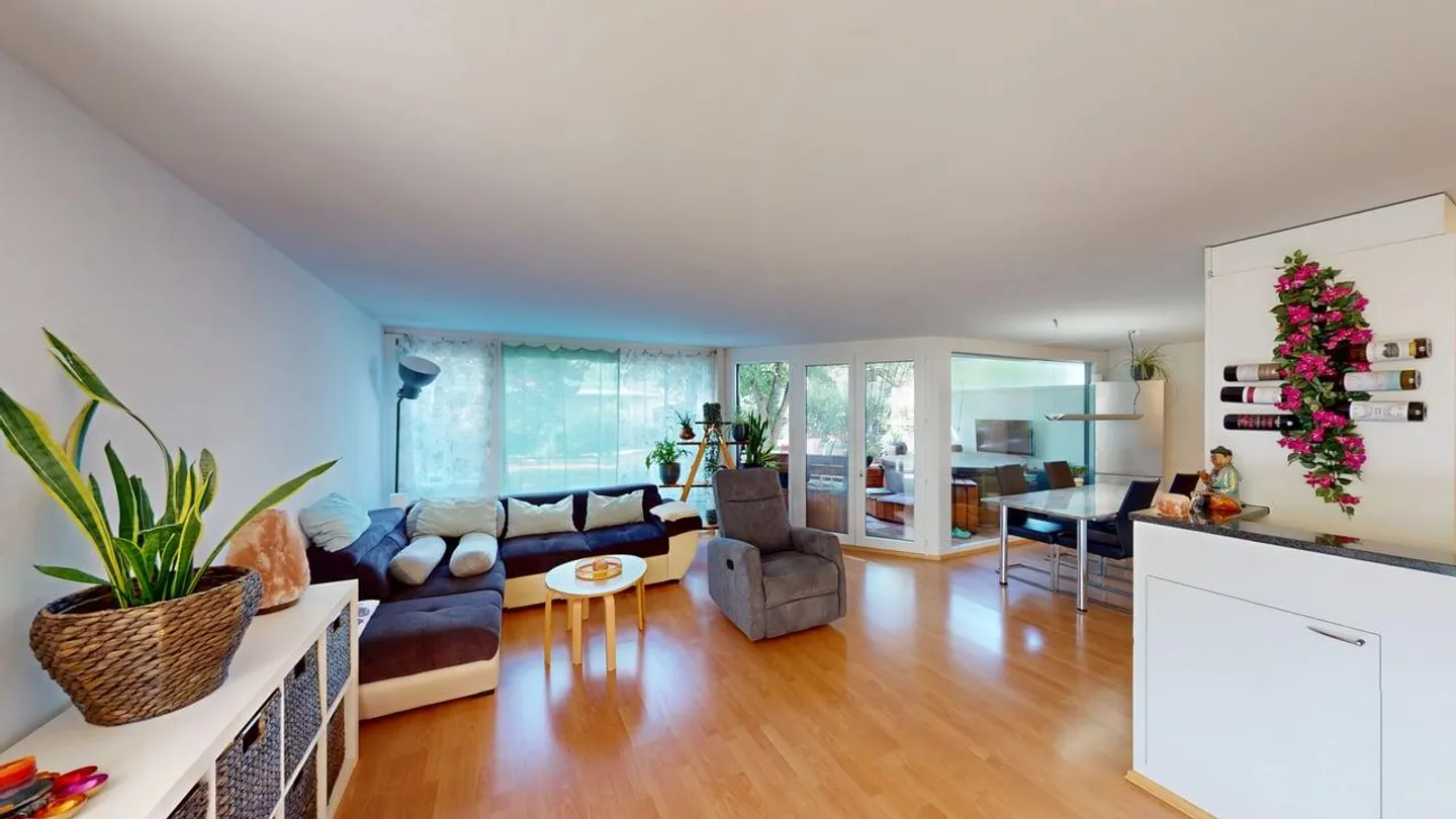 Spacious 5.5-room garden apartment including parking space and hobby room - Photo 2 of 13