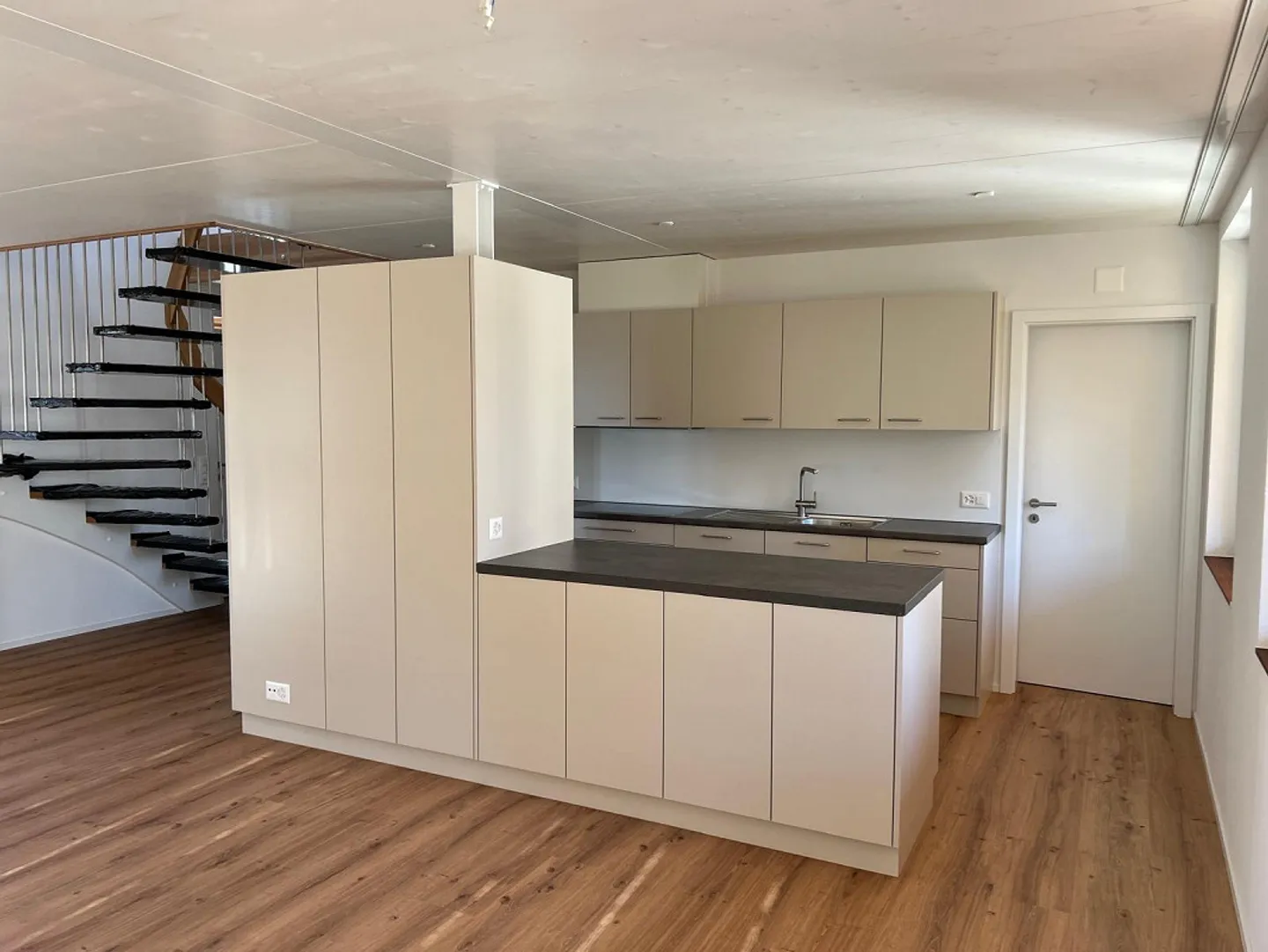 Appartamento duplex con vista sulle Alpi - Foto 5 di 15