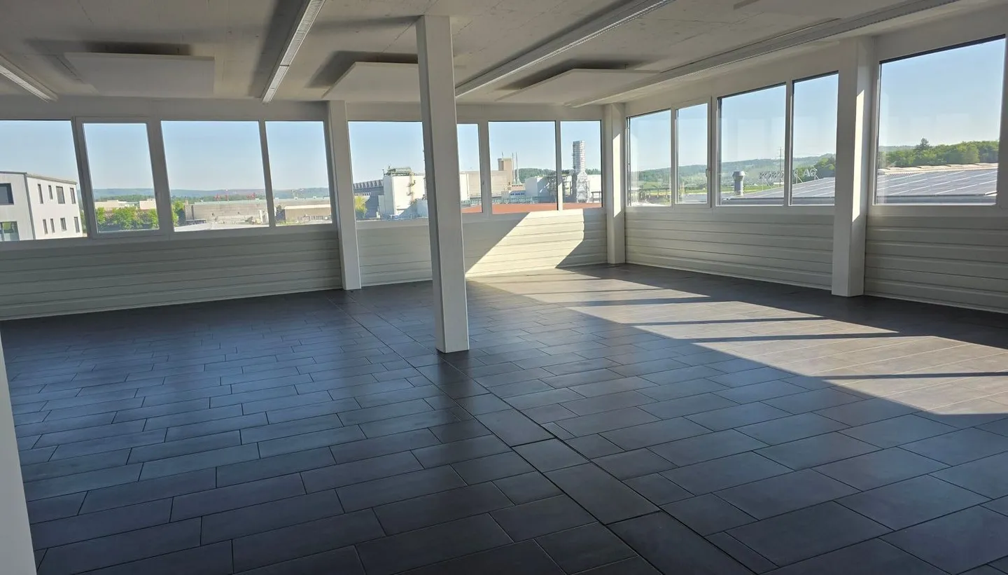 Rental of attractive office/commercial space with good motorway connection for CHF 140.00/m² - Photo 1 of 6