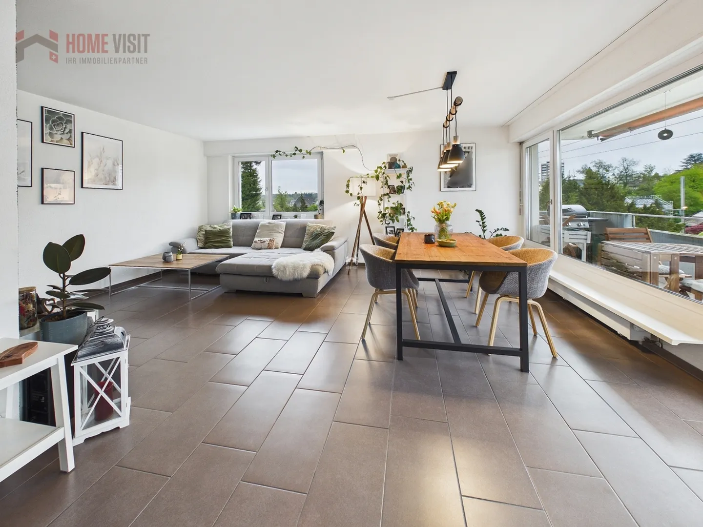 Stilvolle 4.5-Zimmer-Eigentumswohnung mit grossem Balkon - Foto 2 von 13