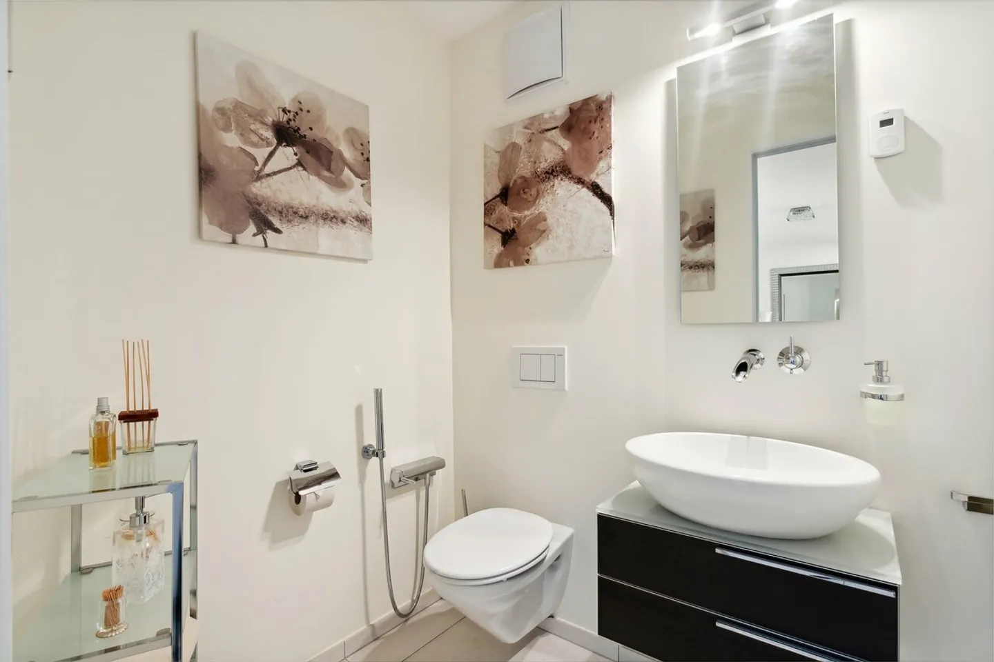 HOCHWERTIGE DIENSTLEISTUNGEN im Stadtzentrum, Blick auf den See und die Berge - Foto 22 von 23