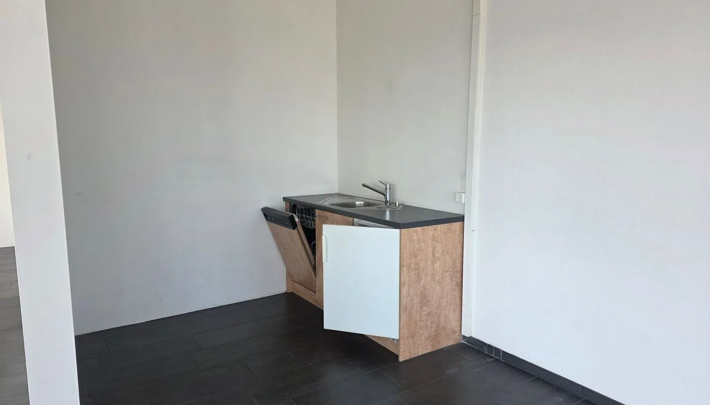 Rental of attractive office/commercial space with good motorway connection for CHF 140.00/m² - Photo 3 of 6