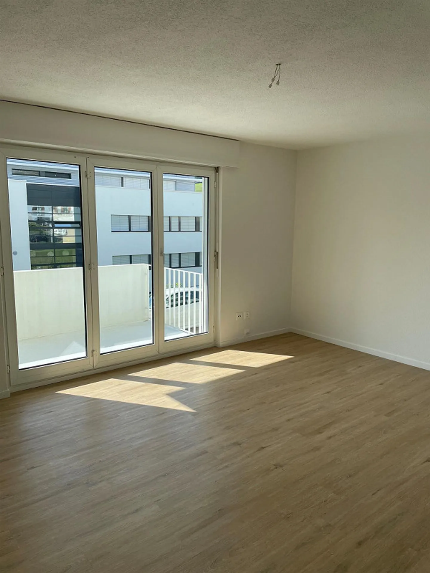 Appartamento moderno luminoso di 4,5 stanze - Foto 3 di 10