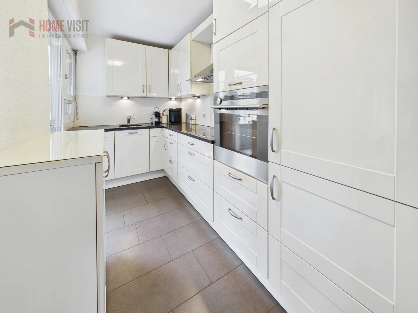 Stilvolle 4.5-Zimmer-Eigentumswohnung mit grossem Balkon - Foto 4 von 13