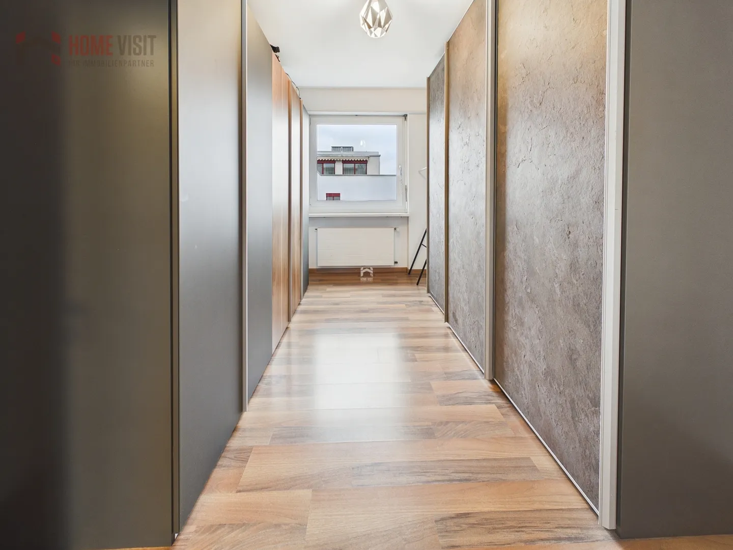 Stilvolle 4.5-Zimmer-Eigentumswohnung mit grossem Balkon - Foto 10 von 13