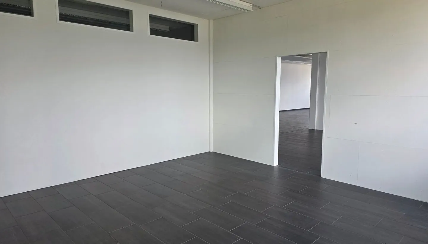 Rental of attractive office/commercial space with good motorway connection for CHF 140.00/m² - Photo 6 of 6