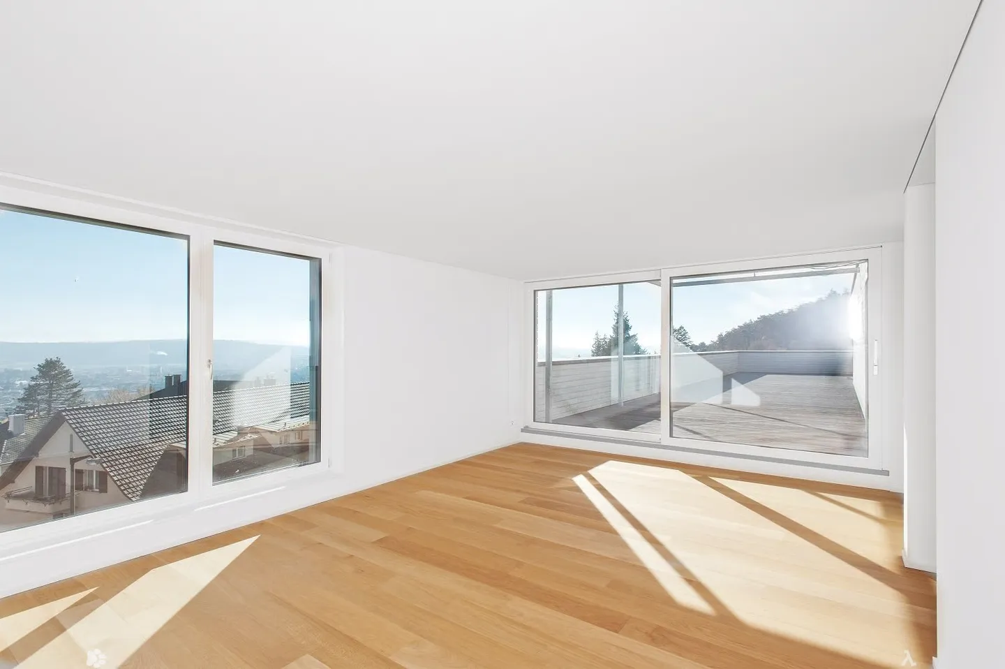Appartement penthouse exclusif avec trois terrasses et vue imprenable - Photo 3 sur 9