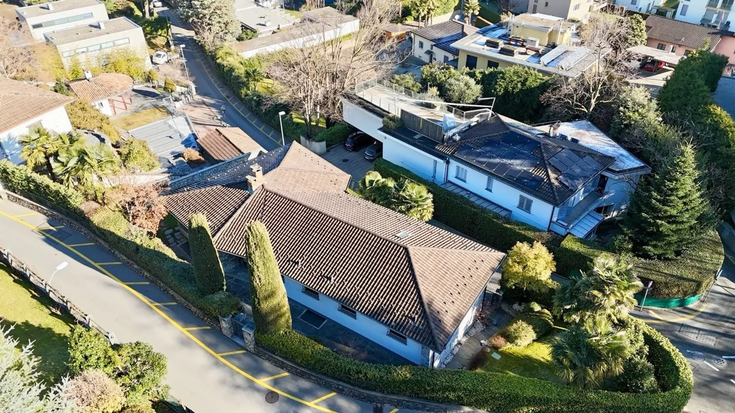 Elegante Villa mit Seeblick - Foto 3 von 8