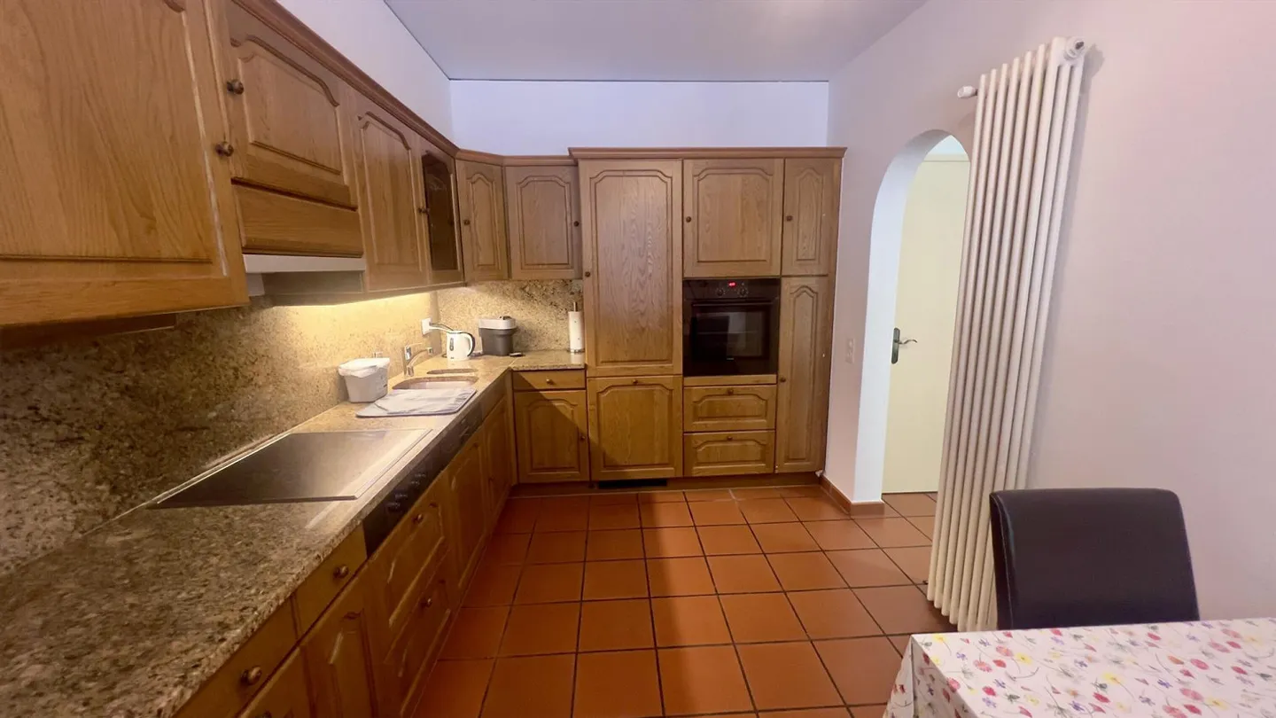 MAISON MITOYENNE DE TÊTE DE 4.5 PIÈCES SUR 4 NIVEAUX À AGNO - Photo 5 sur 13