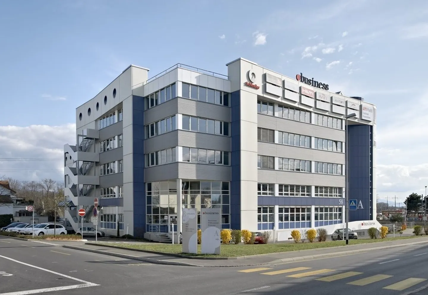 Bureaux à 5 minutes de la gare CFF et de l'autoroute A1 - Photo 1 sur 10