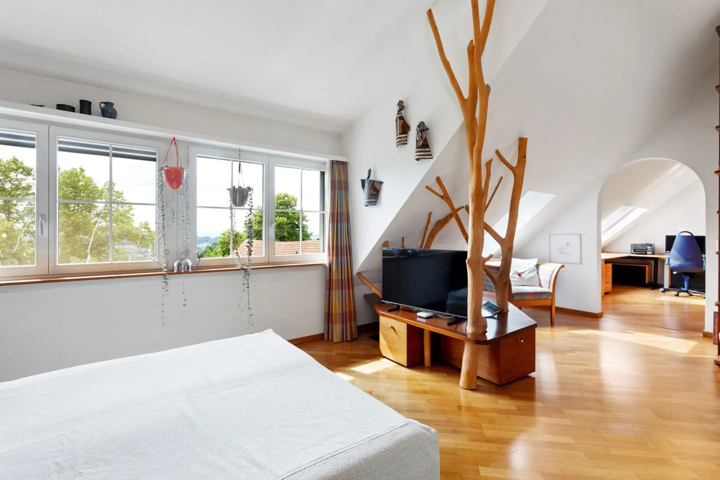 Maisonette attico nel verde con vista sul lago di Pfäffikon e sulle Alpi - Foto 5 di 12