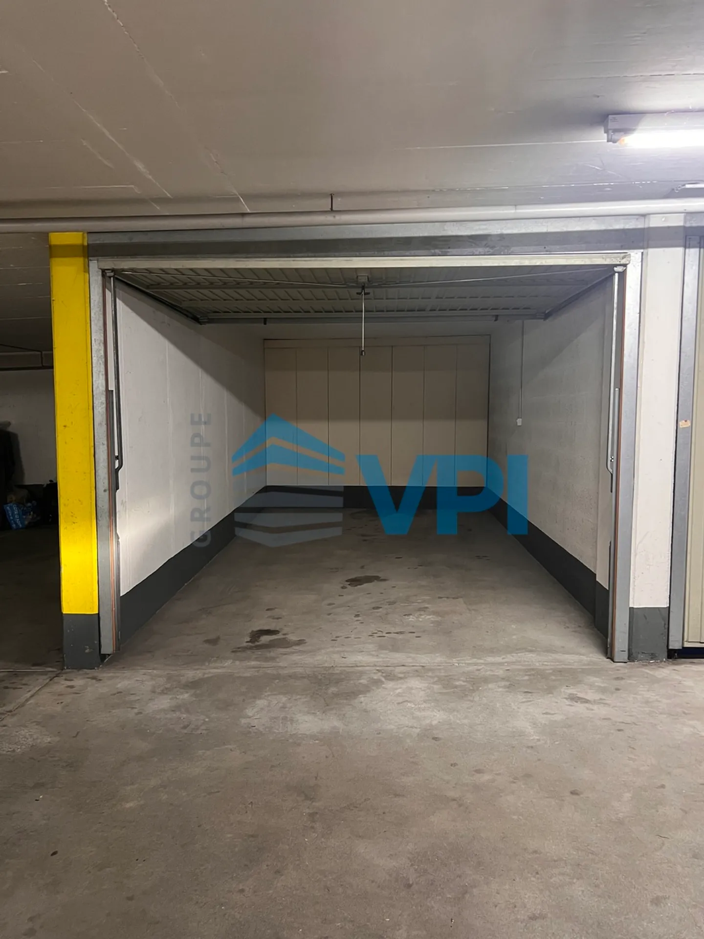 Lock-up garage available in the basement - Secure access - Photo 2 of 2