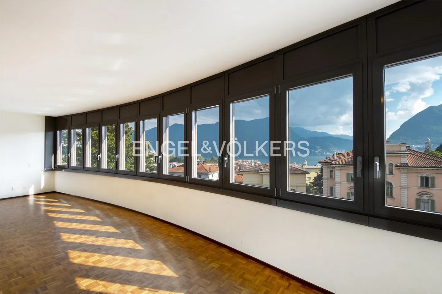 Luminoso appartamento nel centro di Lugano - Foto 1 di 10