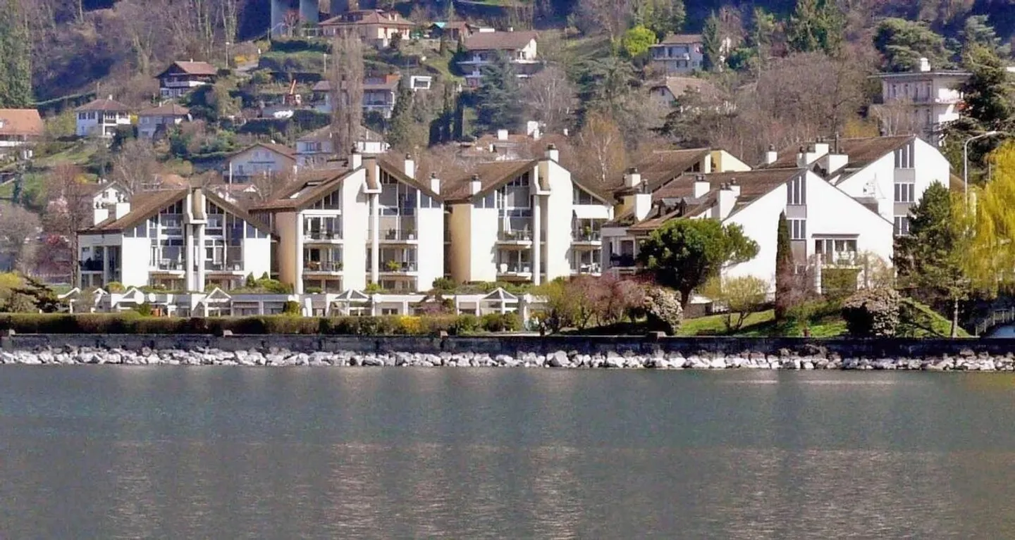 Appartamento all'ultimo piano, in riva al lago - Foto 3 di 8