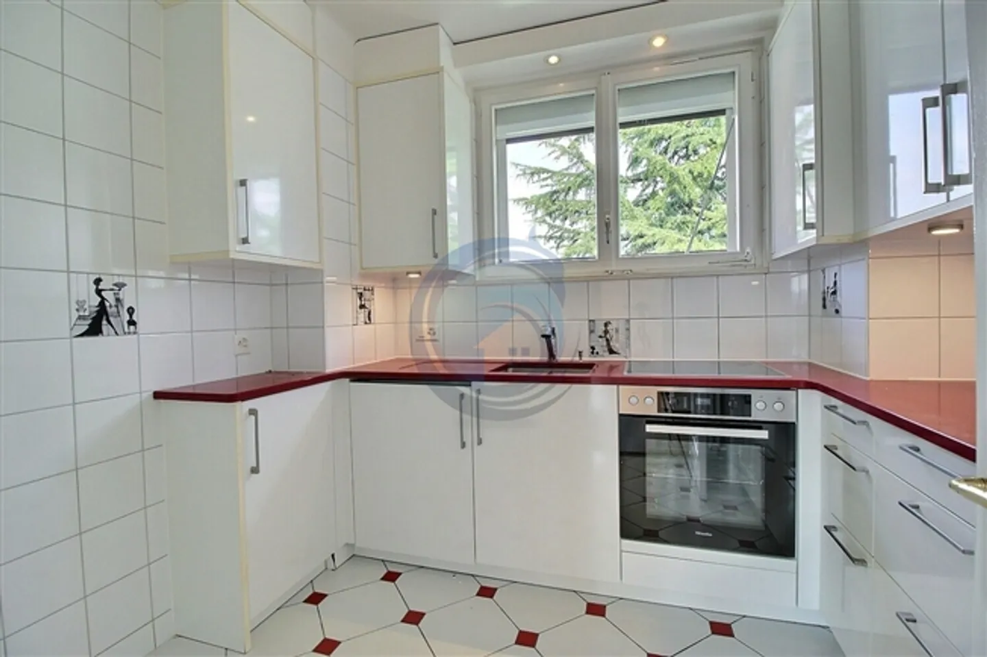 APPARTAMENTO 3,5 STANZE CON BALCONE E VISTA SUL LAGO - Foto 3 di 13