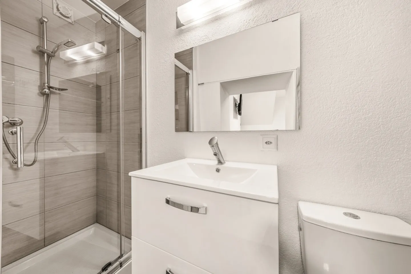 Charmantes renoviertes Studio - Möbliert verkauft - Foto 5 von 5