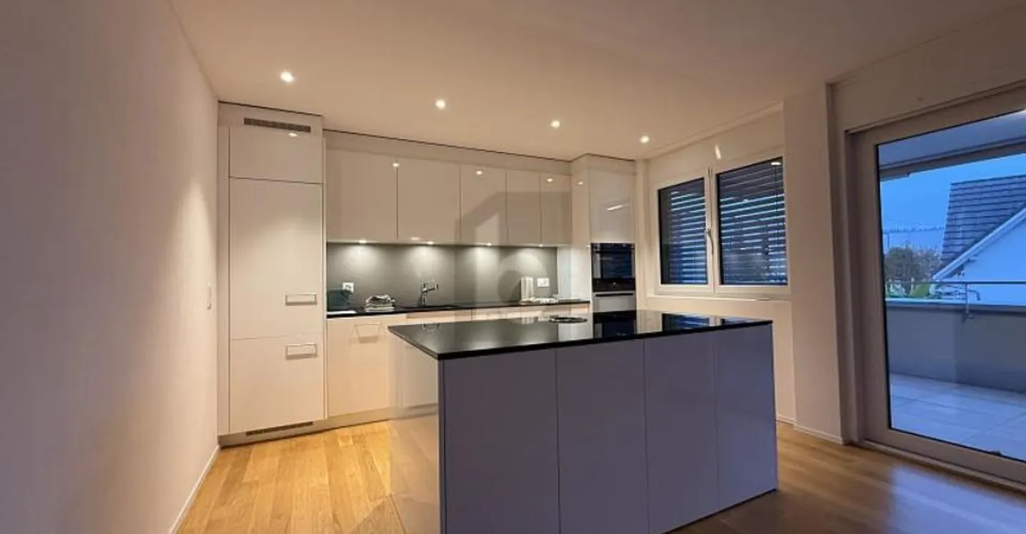 Geräumige Wohnung mit grosser Terrasse - Foto 1 von 4