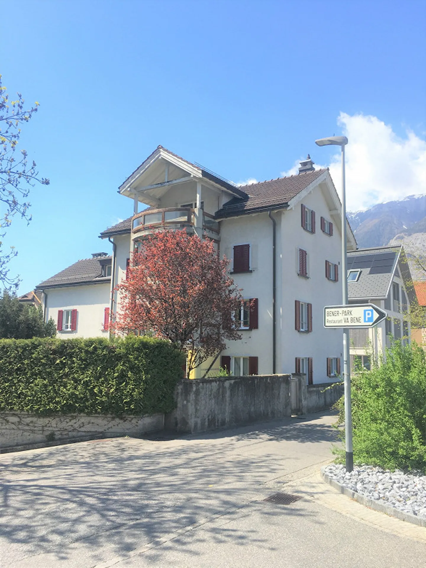 Bright 2.5 room apartment on the raised ground floor - Photo 1 of 12