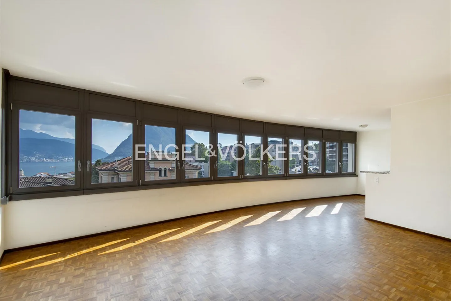 Luminoso appartamento nel centro di Lugano - Foto 2 di 10