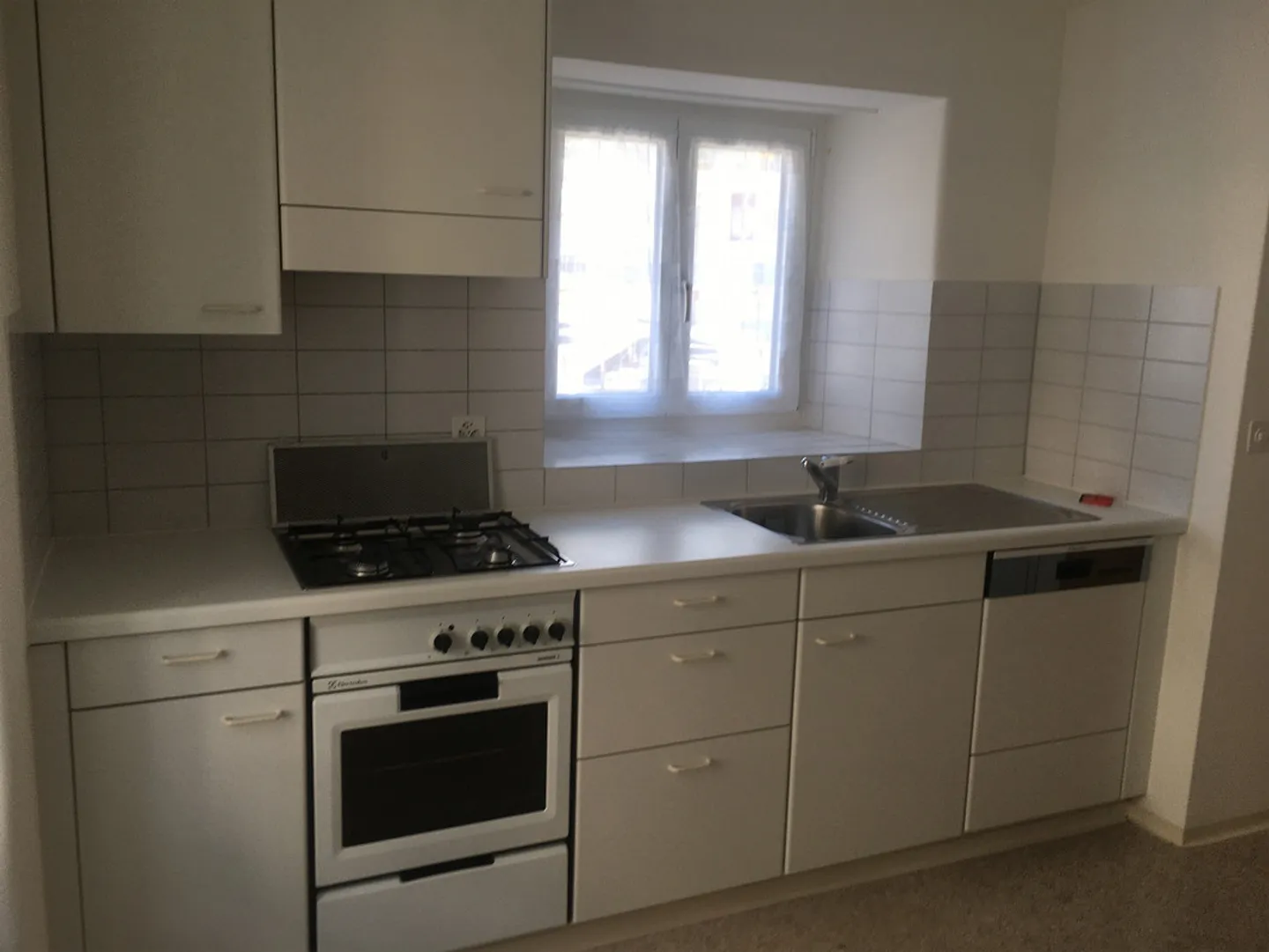 Bright 2.5 room apartment on the raised ground floor - Photo 4 of 12