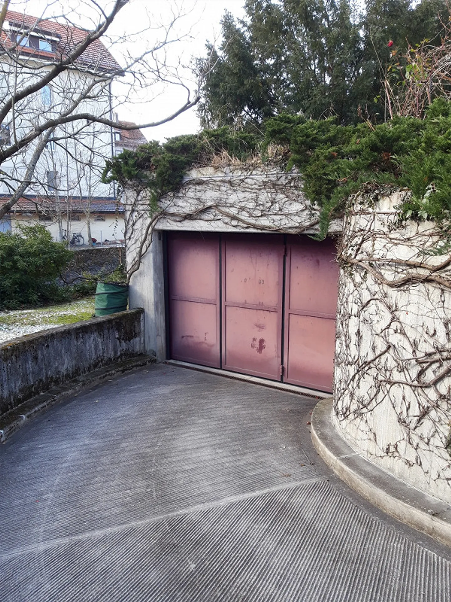 Bright 2.5 room apartment on the raised ground floor - Photo 2 of 12