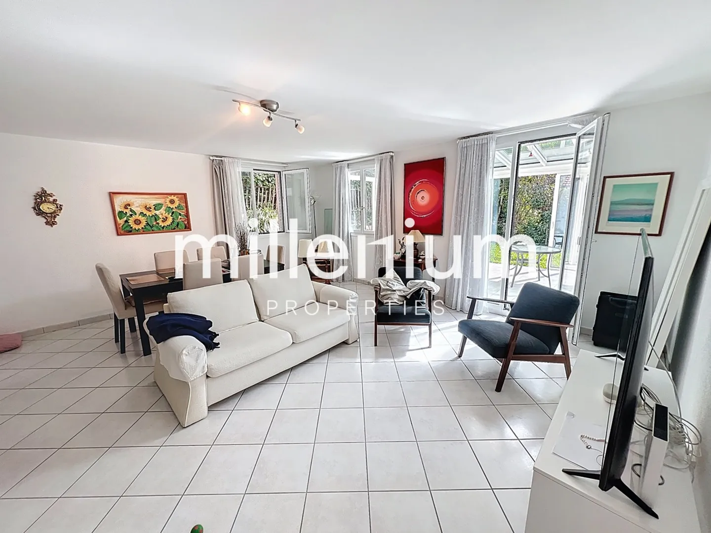 Family villa with garden in Bellevue - Photo 6 of 11