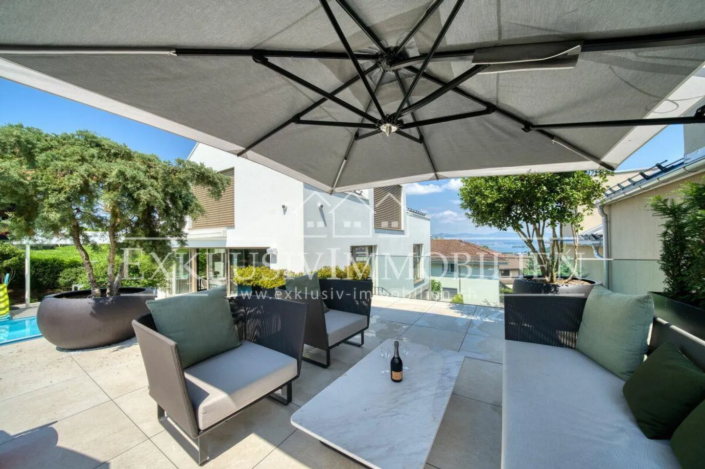 A House - Many Highlights: Villa with Pool, Spa and Lift - Photo 3 of 11