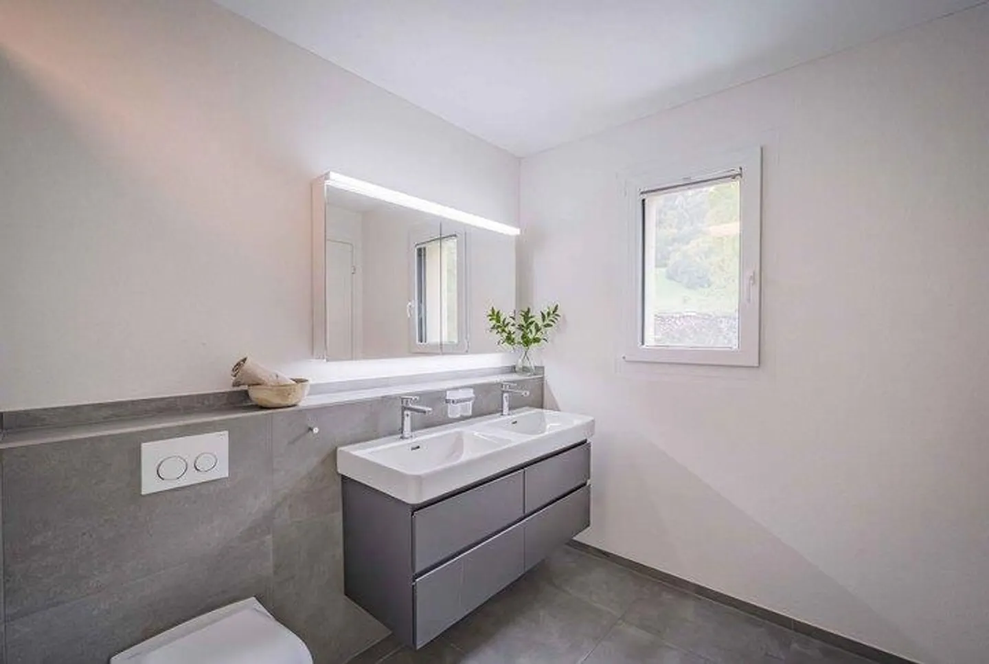 MERVEILLE SPACIEUSE QUASI NEUVE AVEC 219 M² DE SURFACE HABITABLE - Photo 6 sur 8