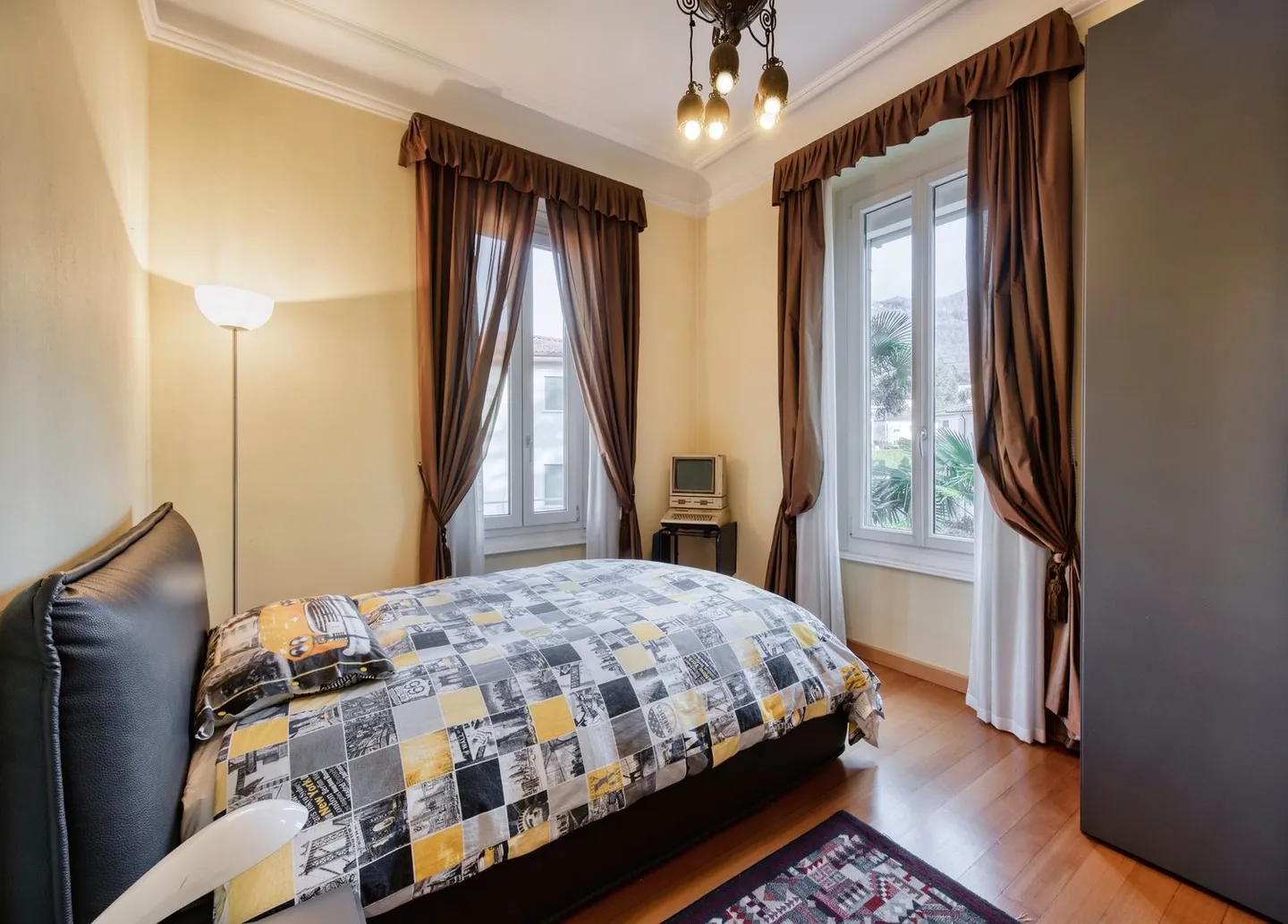 Prestigiosa Villa im Liberty-Stil in gut erschlossener Lage - Foto 6 von 8