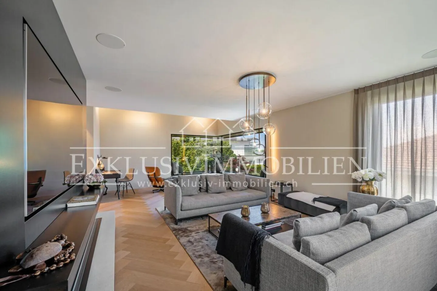 A House - Many Highlights: Villa with Pool, Spa and Lift - Photo 5 of 11