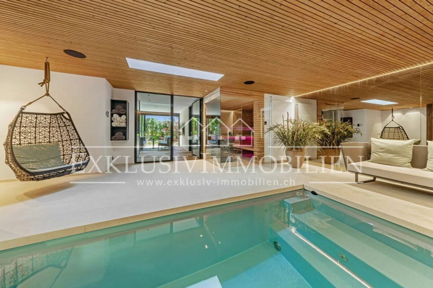 A House - Many Highlights: Villa with Pool, Spa and Lift - Photo 6 of 11